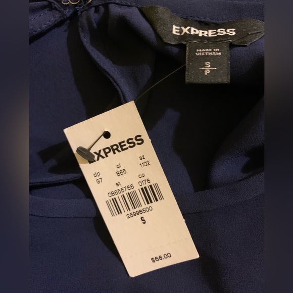 NWT NAVY BLUE BLOUSE. ACCORDION SLEEVES MAKE THIS A STAND OUT BEAUTIFUL BLOUSE. - Picture 8 of 9